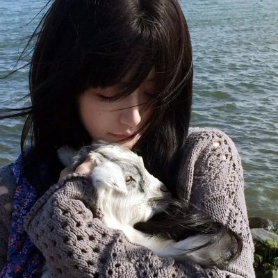 人气爱豆机场牵手女助理，后援会发声明，长达一周引热议